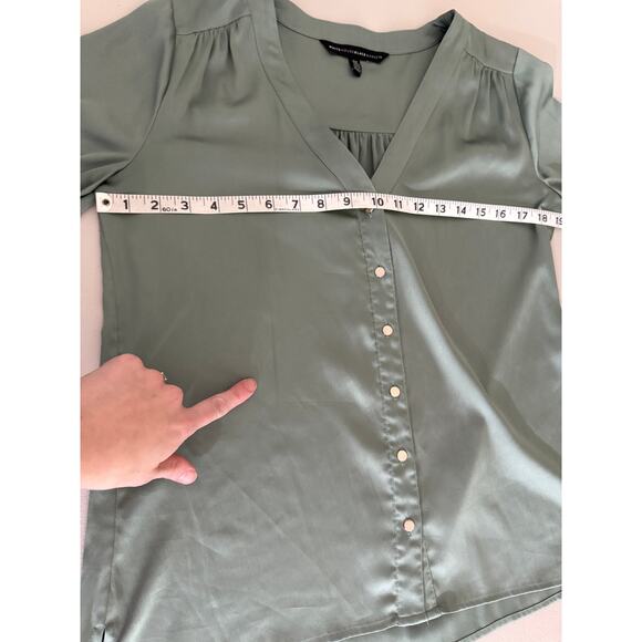 WHBM Women's Green Satin V-neck button-up Shirt Blouse Top XS Holiday Glam Xmas - Picture 7 of 7